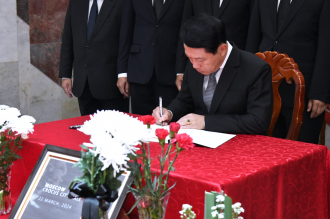 DPM signs mourning book on mass shooting in Russia 